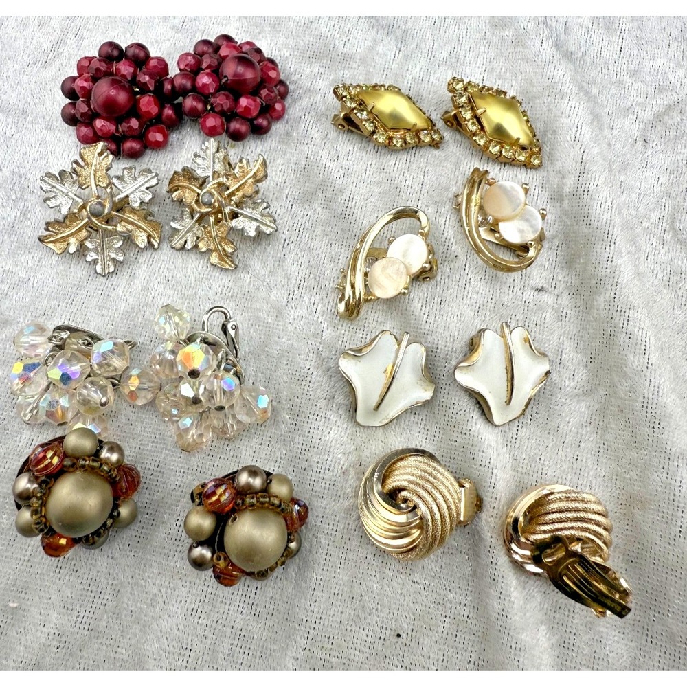 Vintage Clip On Earrings Gold Tone‎ Enamel Rhinestone Mother of Pearl
